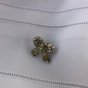 Vtg Small Rhinestone Adorned Bow Brooch